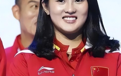爱游戏官方入口-巴塞罗那观众热烈欢呼！，科维托娃迎来十赛季出色发挥观众掌声雷动